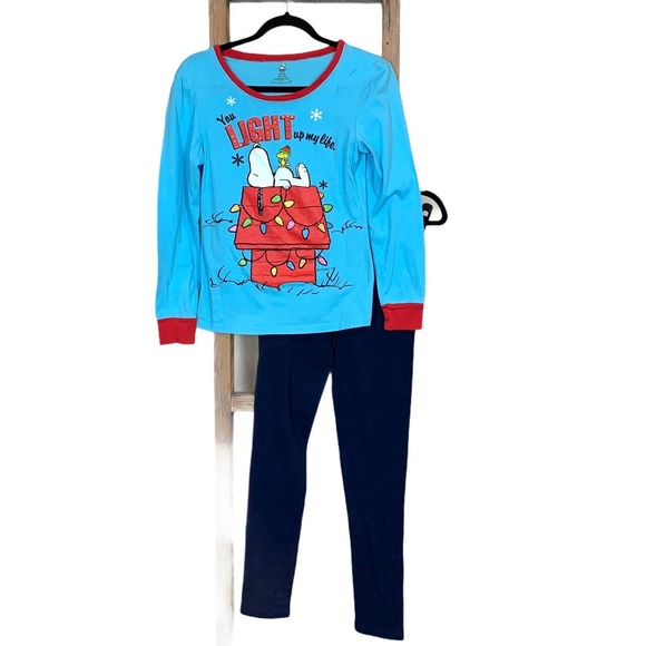 Peanuts Other - Peanuts Snoopy Christmas Dog House PJ Set Leggings